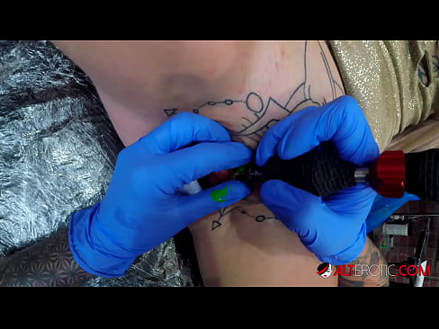 ❤️ Ekstremt tatoveret hottie Sully Savage fik en tatovering på sin klitoris ❤️❌ Sex video at da.befuck-net.ru ️